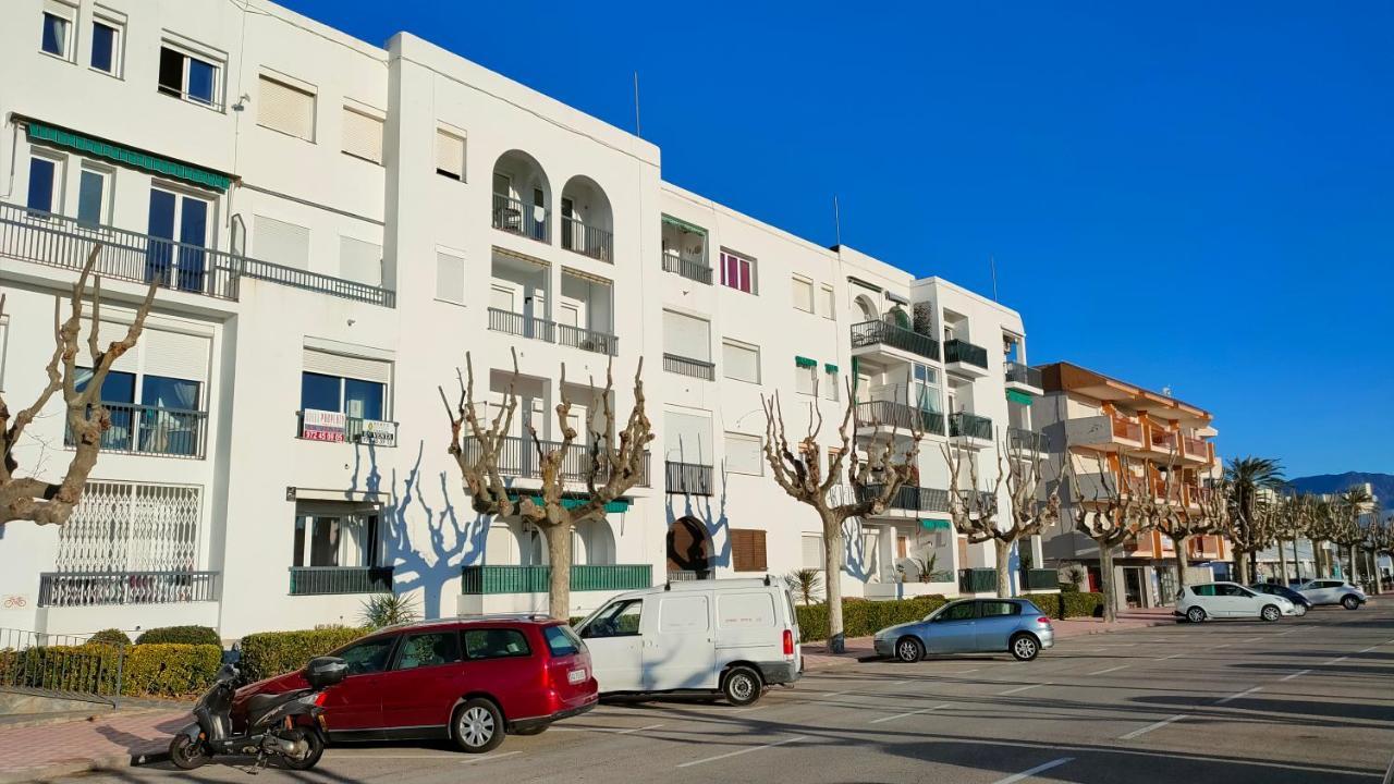 Summer Breeze Apartment Empuriabrava Exterior photo