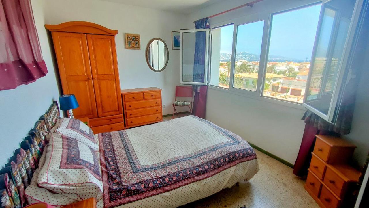 Summer Breeze Apartment Empuriabrava Exterior photo